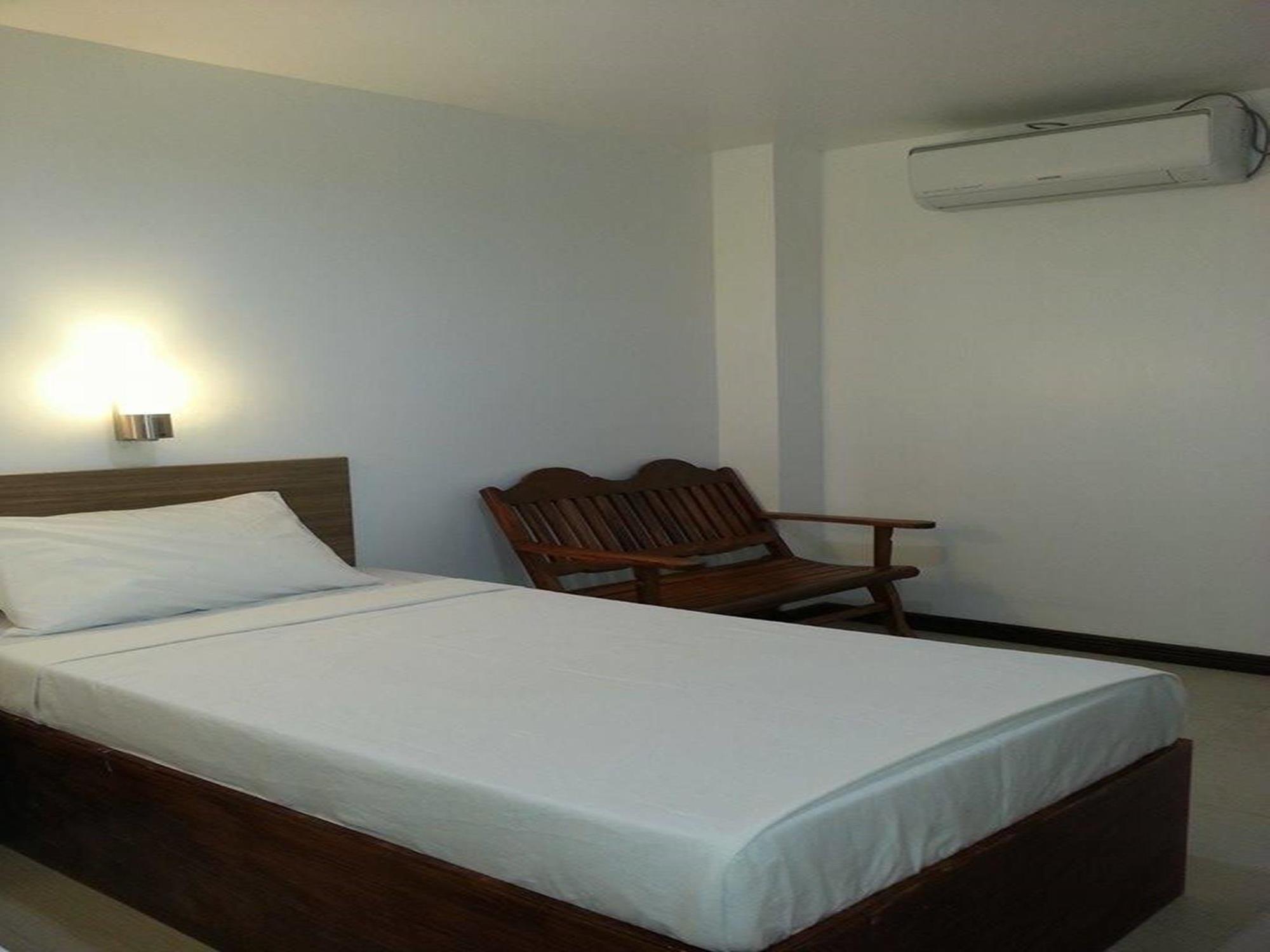 Reddoorz Plus Near Vigan City Commercial Center 외부 사진
