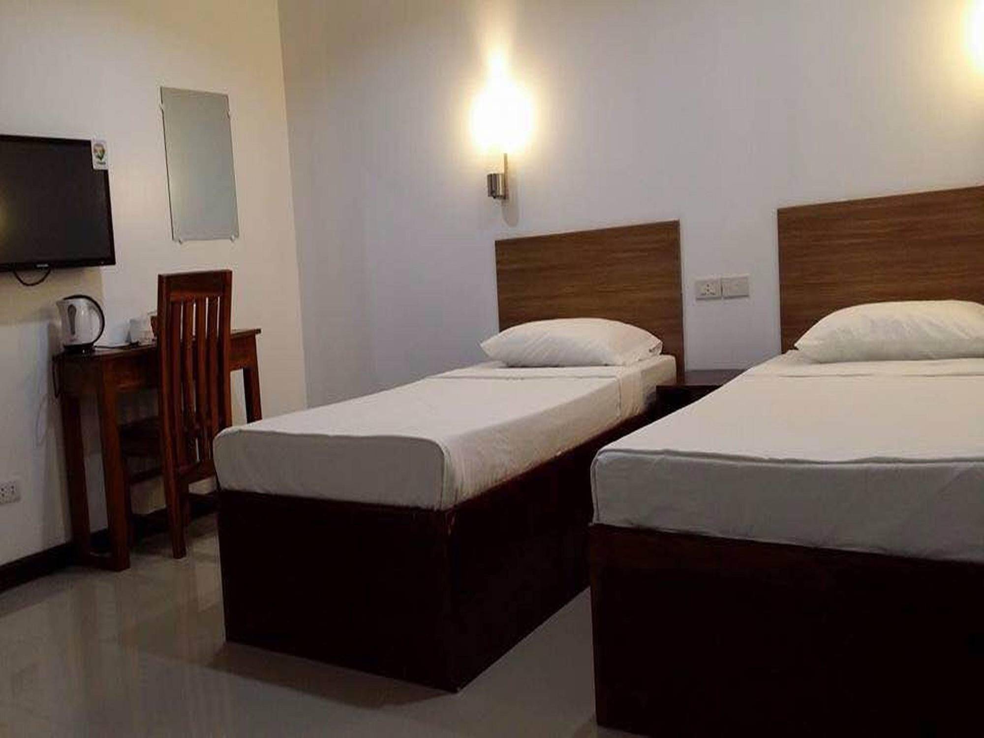 Reddoorz Plus Near Vigan City Commercial Center 외부 사진
