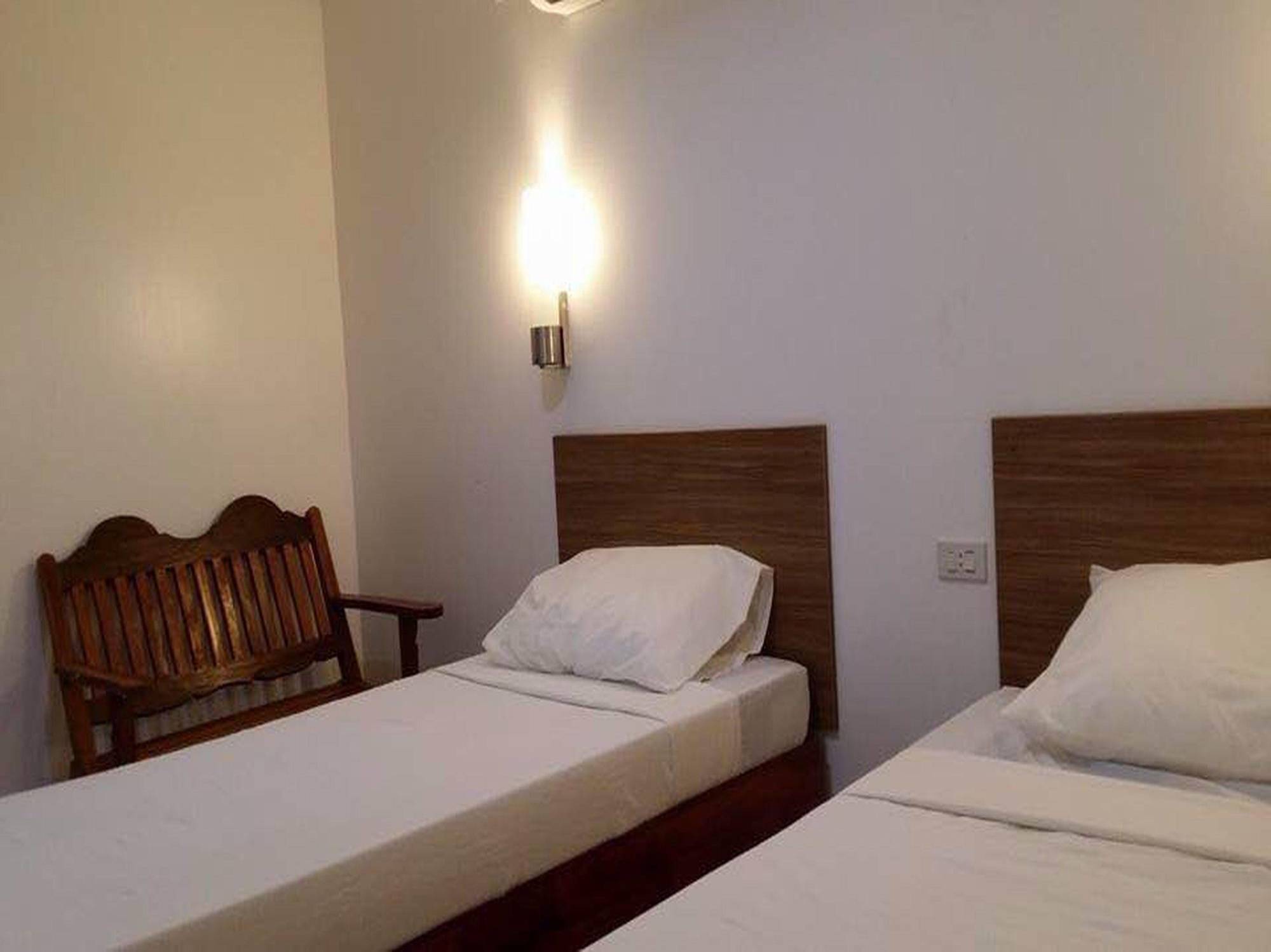 Reddoorz Plus Near Vigan City Commercial Center 외부 사진