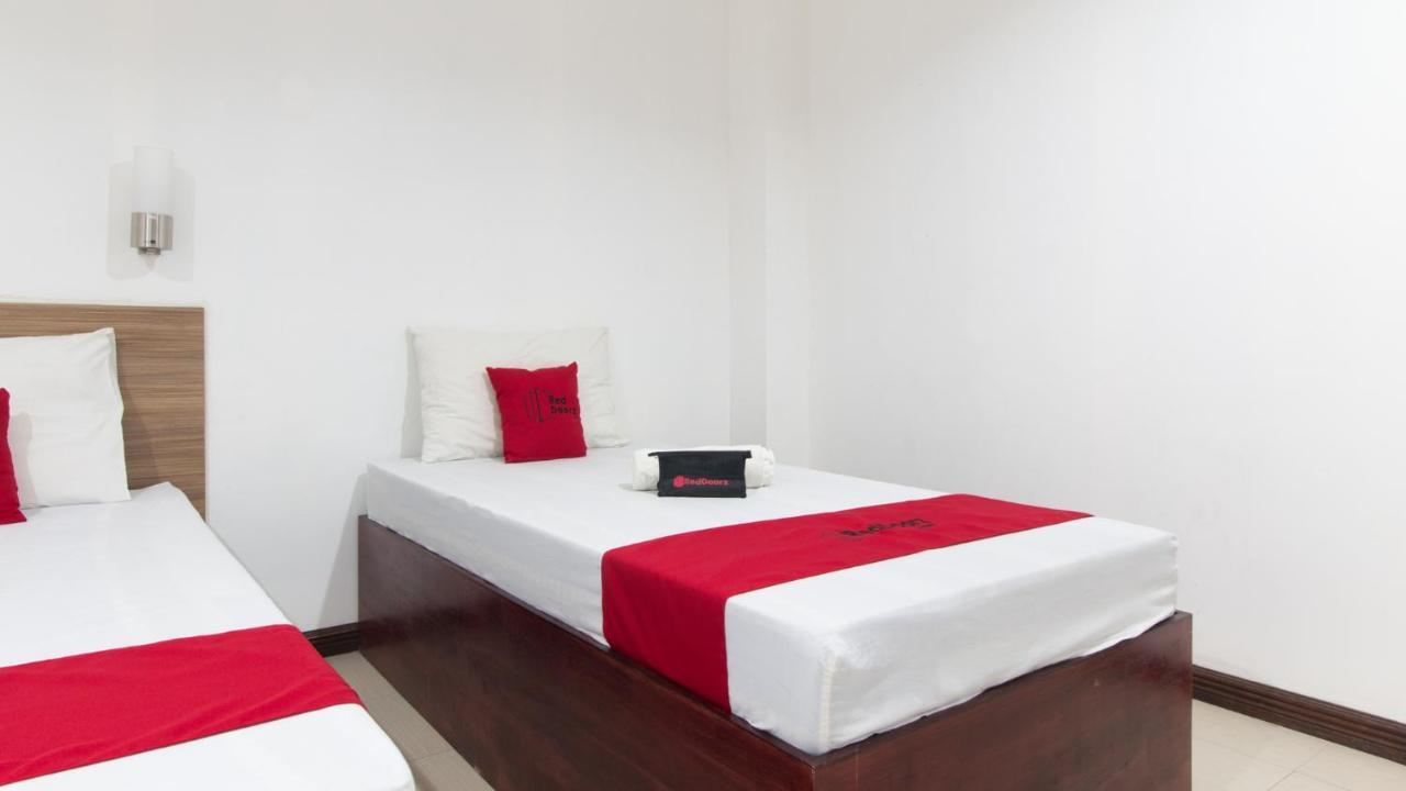 Reddoorz Plus Near Vigan City Commercial Center 외부 사진